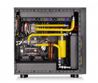 Thermaltake Core X31 (Ablakos) PC